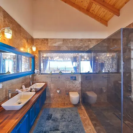 Vilă Likya Havuzu Korunakli Patara
